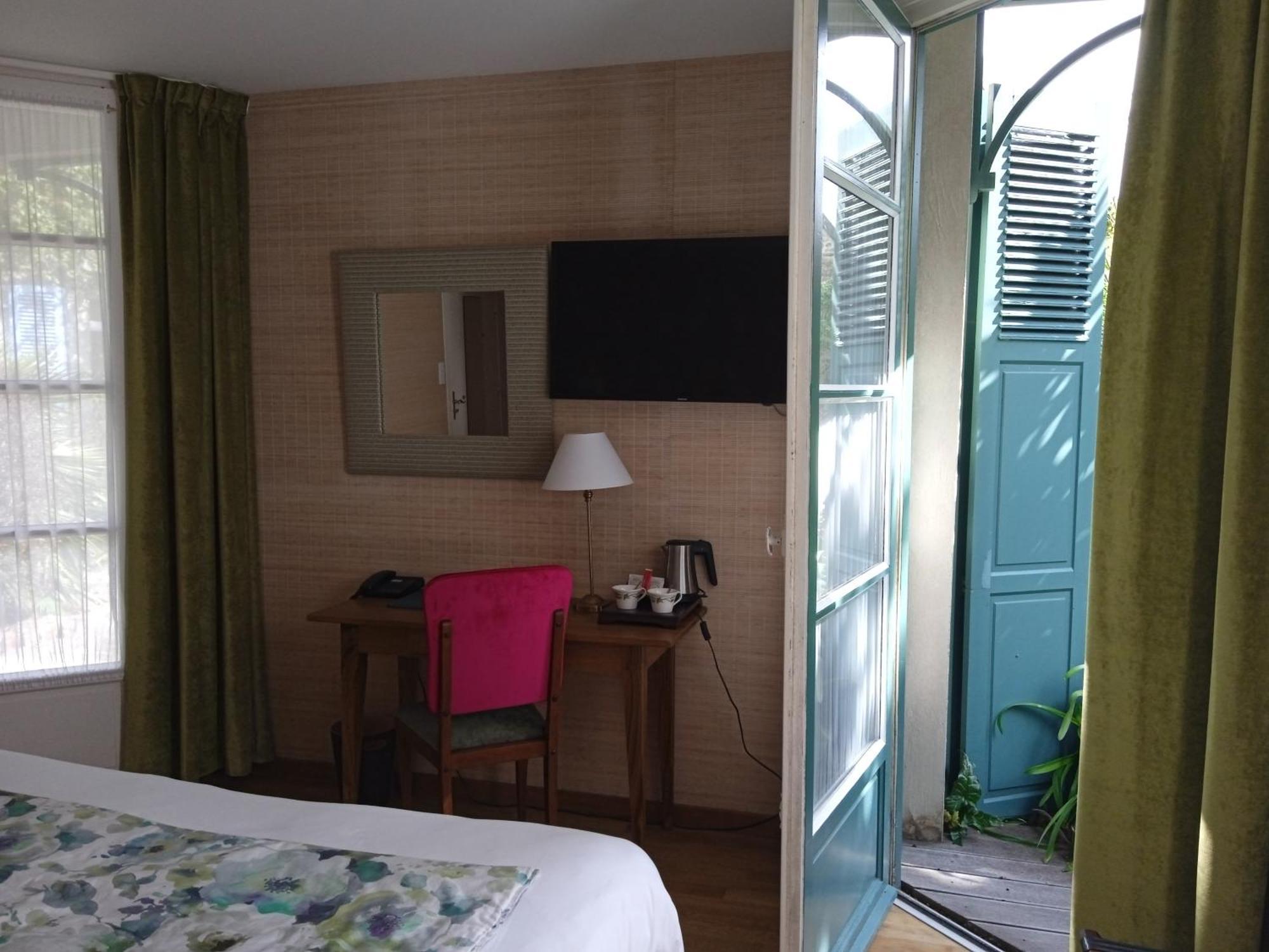 Logis Hotel Les Fuchsias Saint-Vaast-la-Hougue Exterior foto
