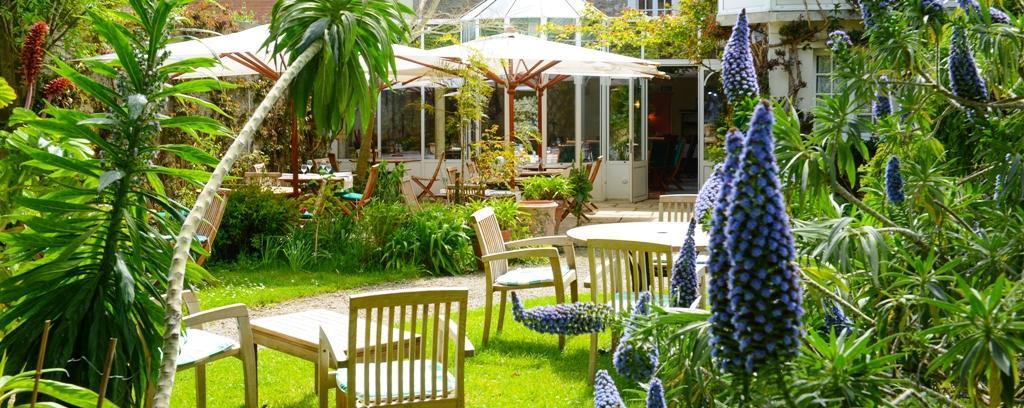 Logis Hotel Les Fuchsias Saint-Vaast-la-Hougue Exterior foto