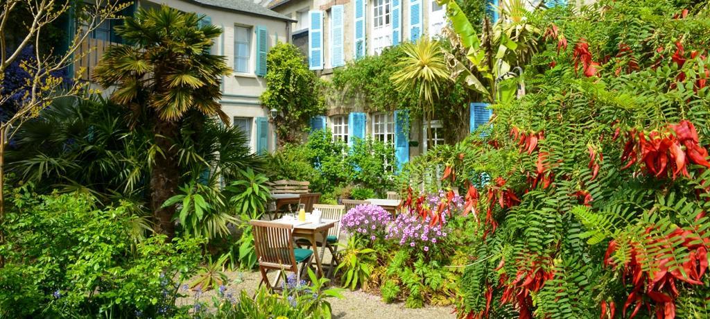 Logis Hotel Les Fuchsias Saint-Vaast-la-Hougue Exterior foto