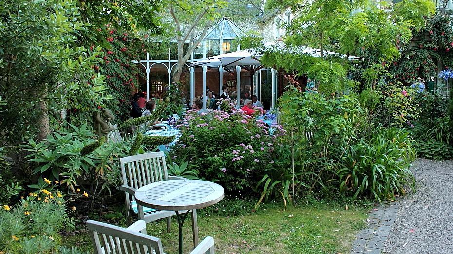 Logis Hotel Les Fuchsias Saint-Vaast-la-Hougue Exterior foto